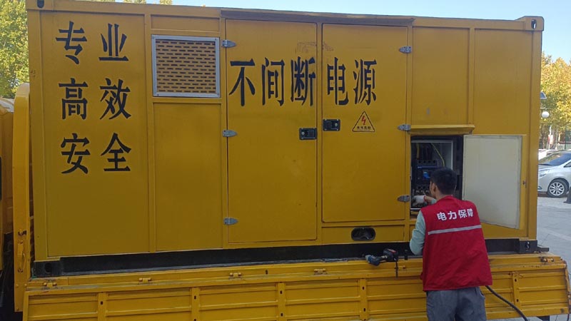 越秀柴油发电机组和UPS电源配合使用时，如何避免切换过程中的电力中断？